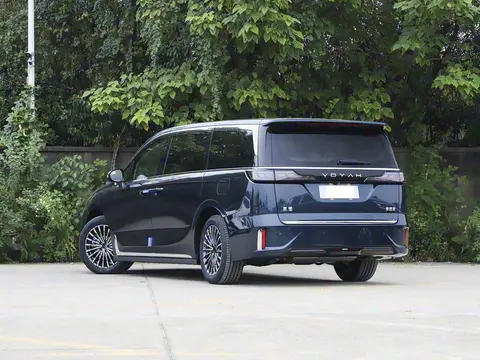 岚图梦想家PHEV典藏版正式上市！配吾鎏金内饰+典藏丹拿金品音响